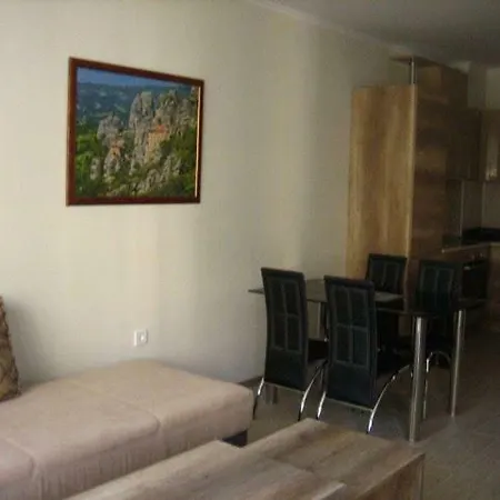 Apartamento Nereya Palace, Lidia