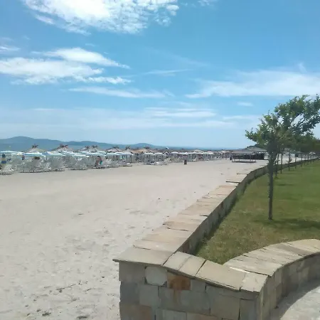 Apartamento Nereya Palace, Lidia
